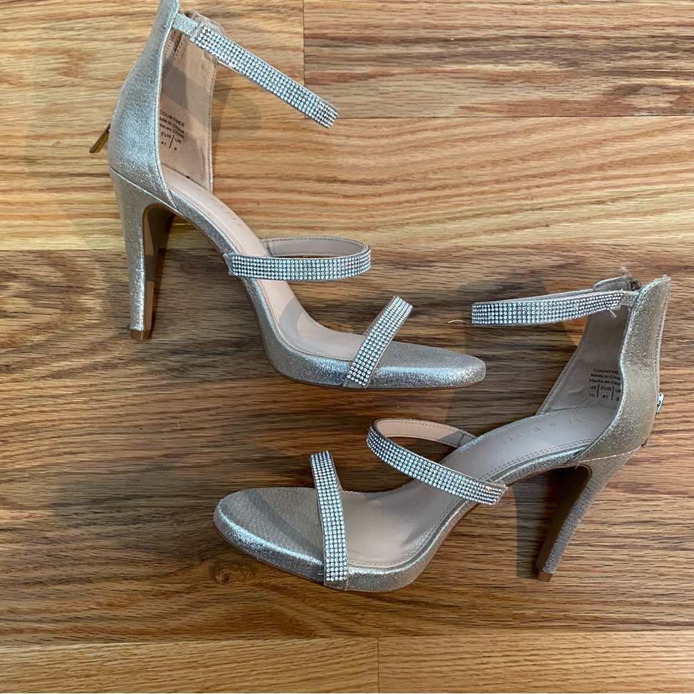 KELLY & KATIE Courtnee Heels, size 10. Like new.